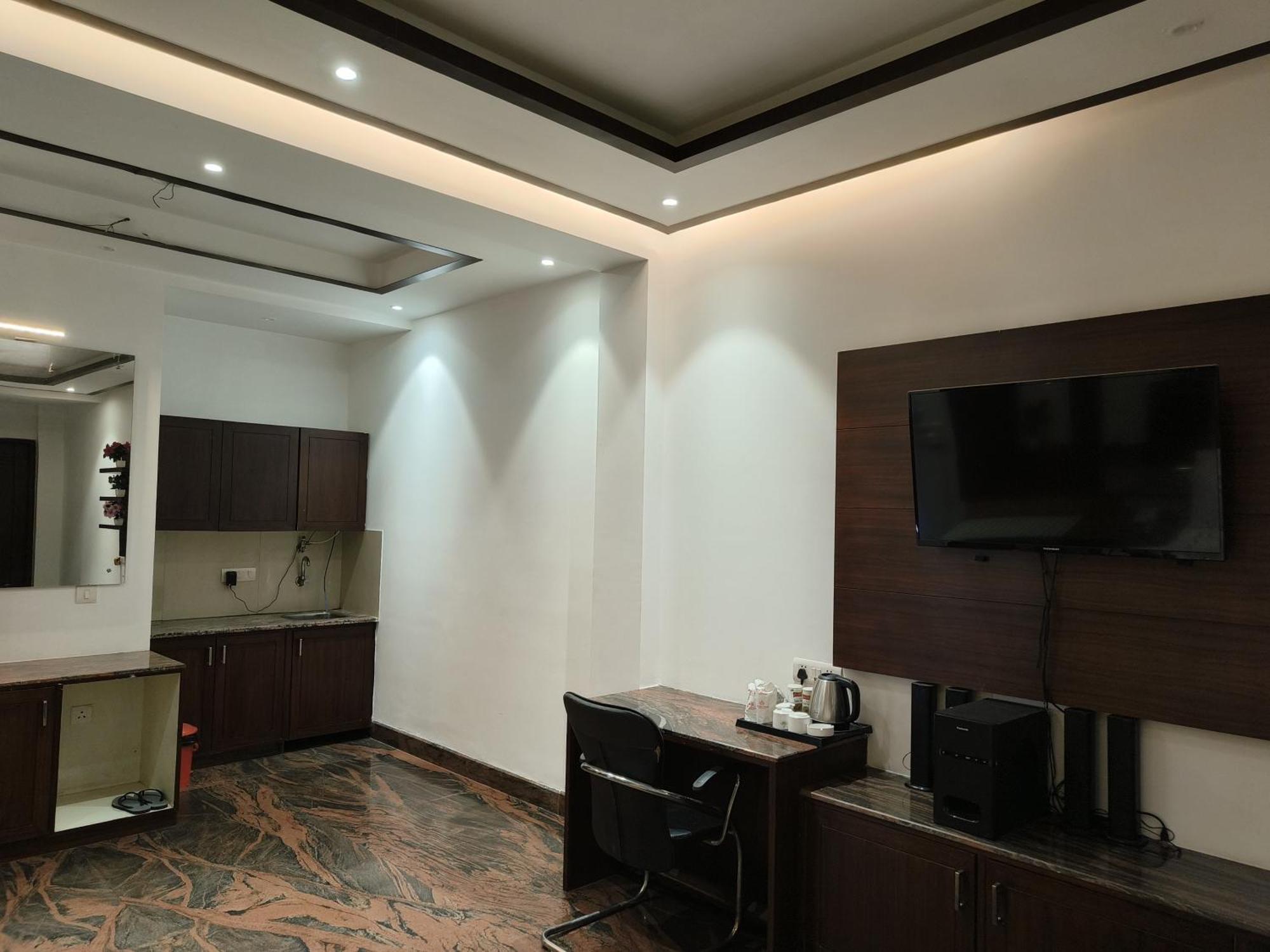 Jjk Rukmini Vilas Hotel & Banquet Музаффарпур Экстерьер фото