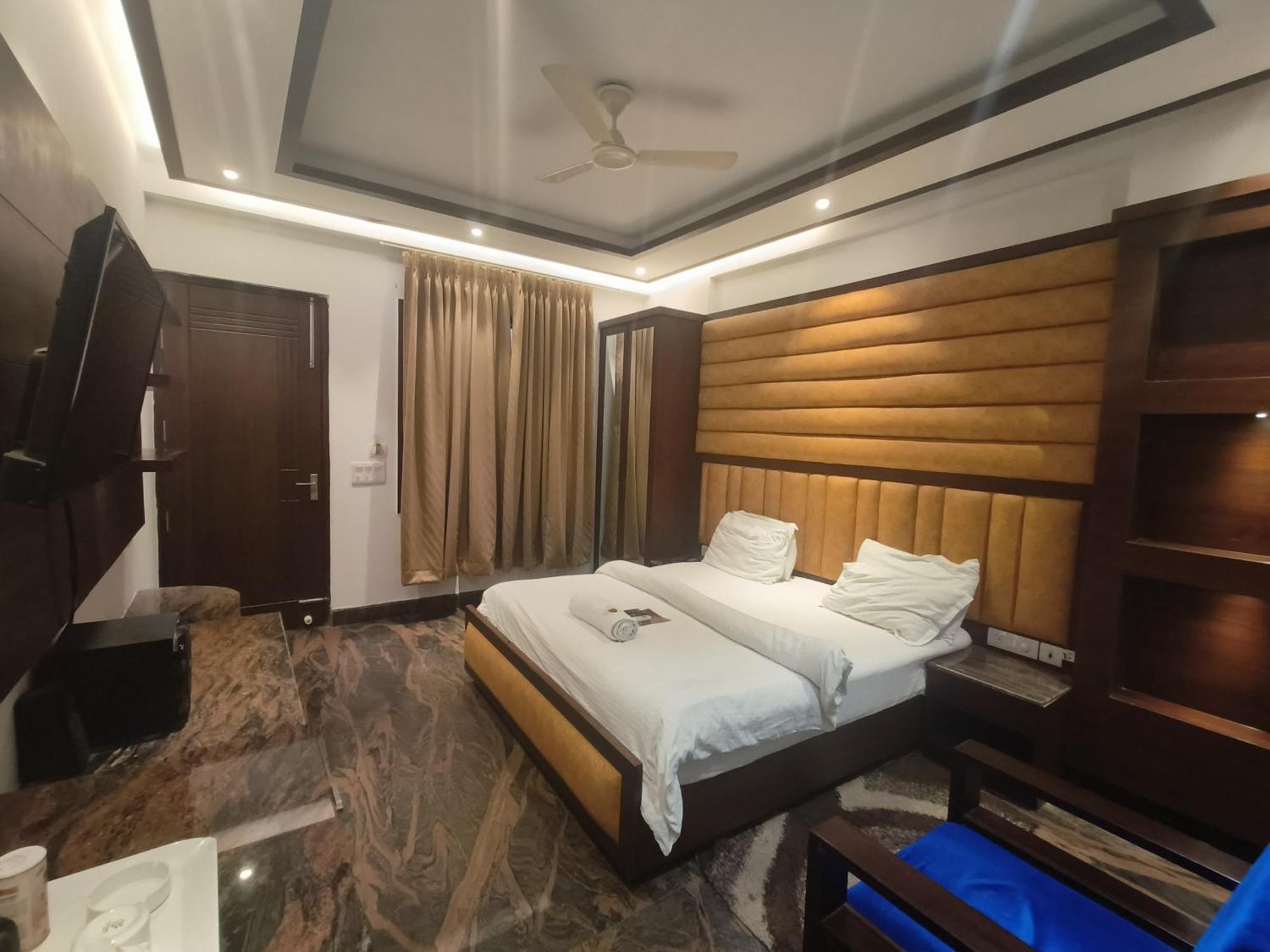 Jjk Rukmini Vilas Hotel & Banquet Музаффарпур Экстерьер фото