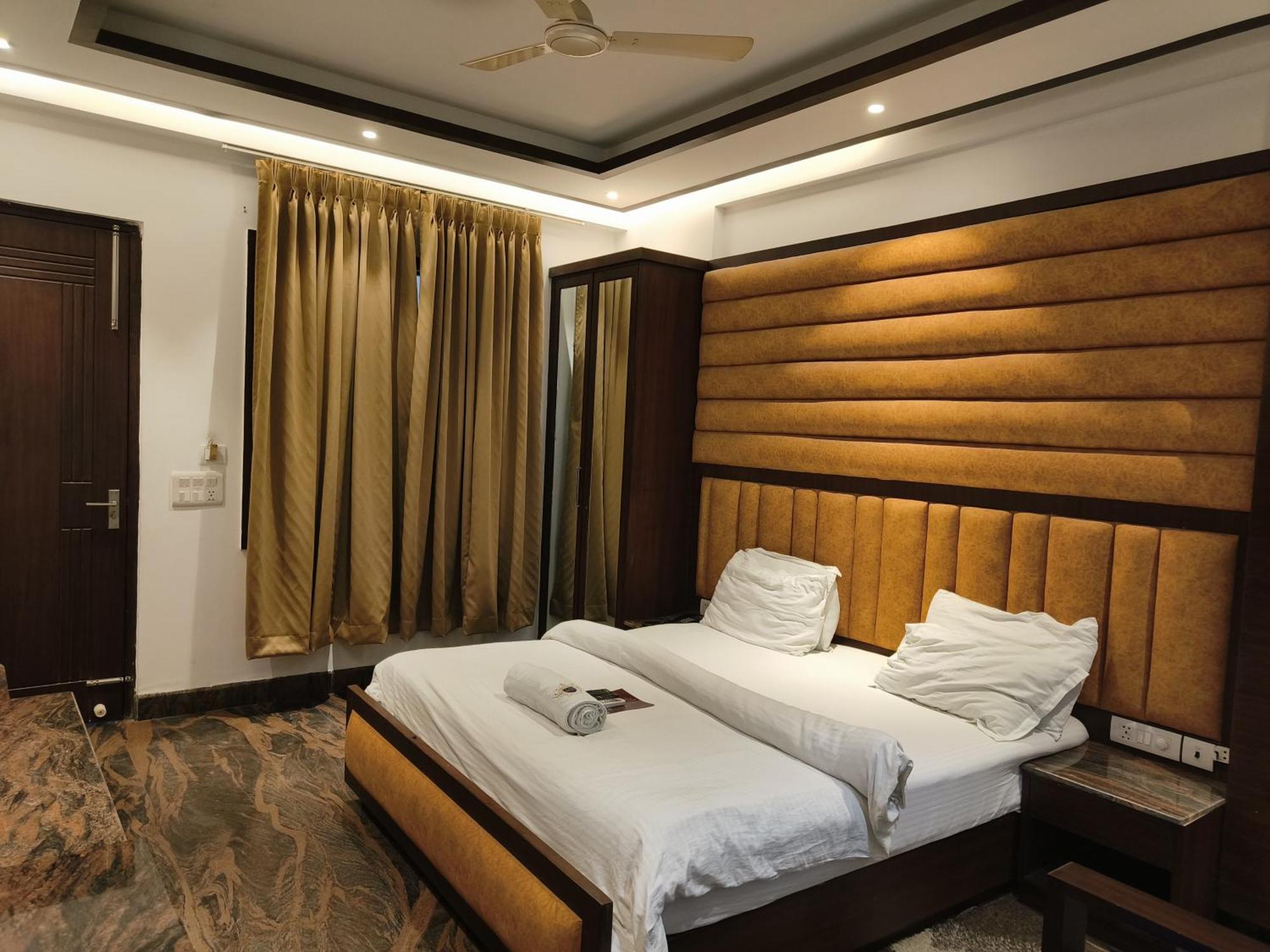 Jjk Rukmini Vilas Hotel & Banquet Музаффарпур Экстерьер фото